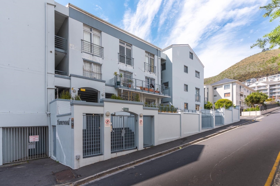 To Let 2 Bedroom Property for Rent in Green Point Western Cape